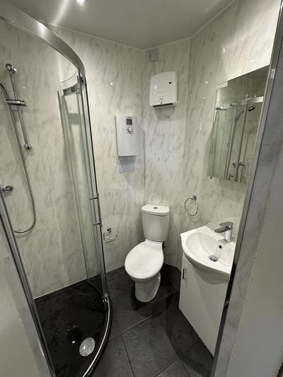 An Unfurnished, Self-Contained Studio Flat Main Photo