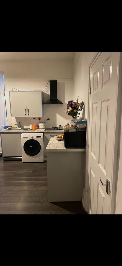 All inclusive studio to rent Main Photo