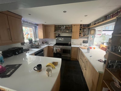 Furnished king size  room characterful home Main Photo