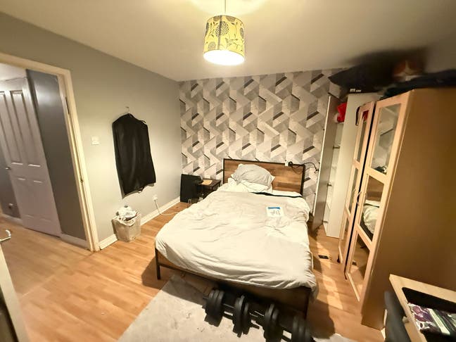 Double bed for rent Main Photo