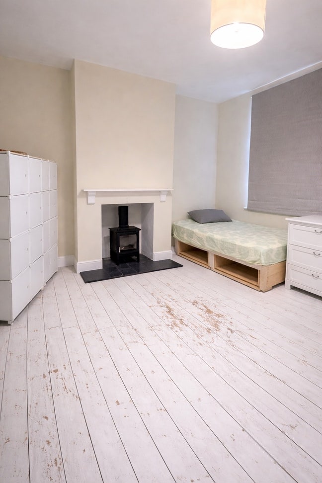 Single Room to Rent– Guildford High street (GU1) Main Photo