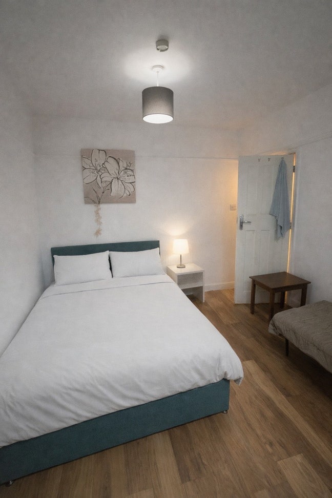 1 Double Bedroom Main Photo