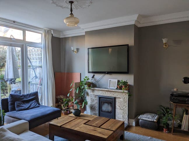 Double Bedroom in clean & friendly House Share Main Photo