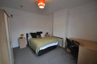 Large Double Bedroom , INC Bills and Furnished. Main Photo