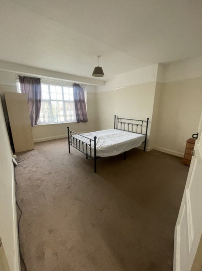 Very Large Double Room in Clean Flat Crystal Palac Main Photo