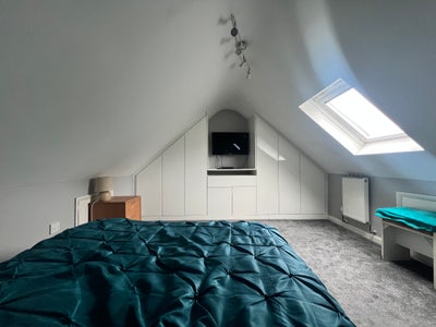 Double Room in Quiet Family Home  Main Photo
