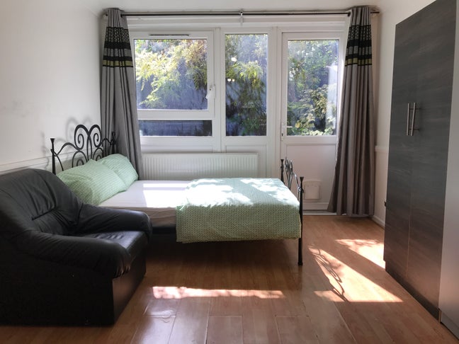 Spacious Double Room | E1 Area | Stepney Green Main Photo