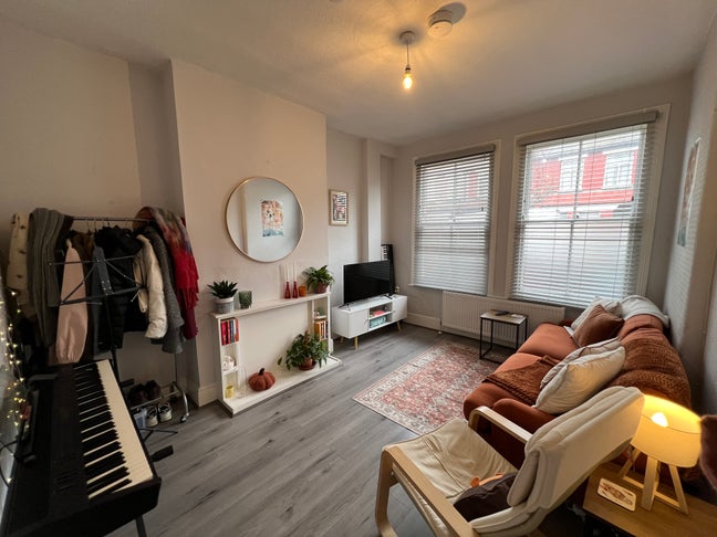 Double room available in lovely house in Tottenham Main Photo