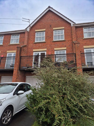 Double room in gorgeous house  Main Photo