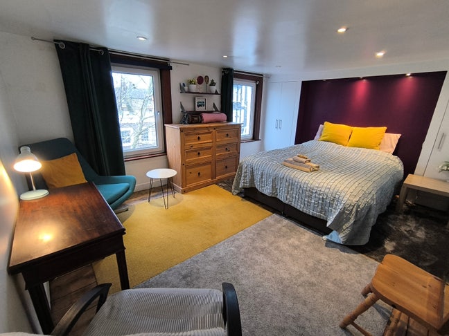 Massive Double Bedroom in a 2 bedroom flat  Main Photo