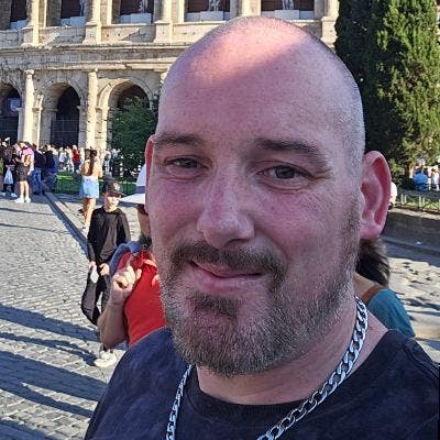 Professional Male seeks a double room Main Photo