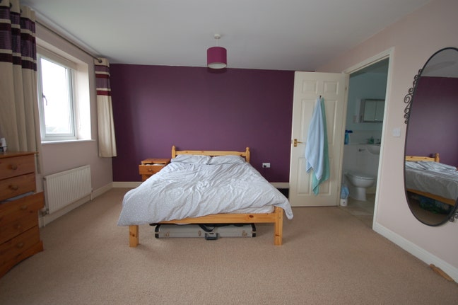 Double Room & En-suite room - Close to City Centre Main Photo