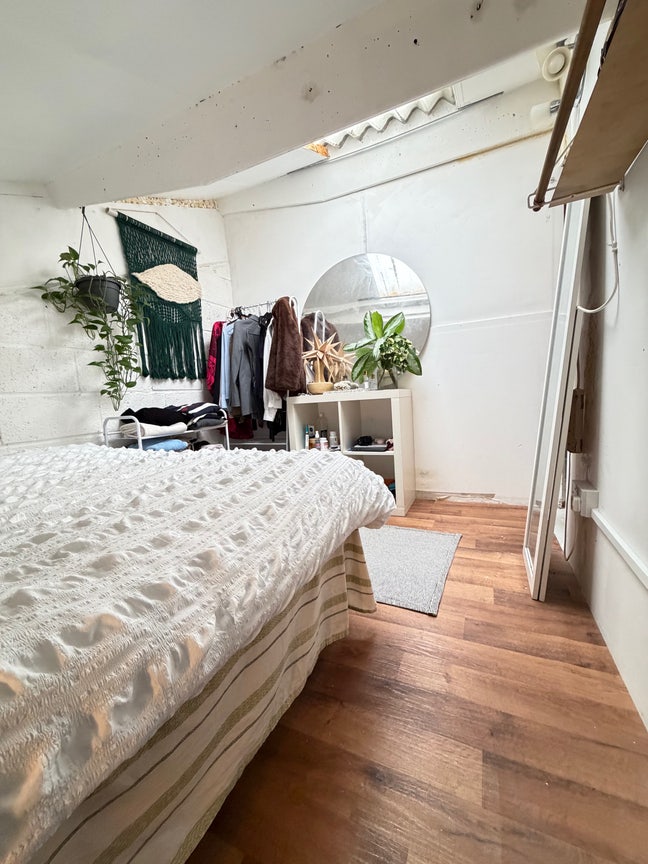 Bright  attic room, Warehouse on the canal  Main Photo