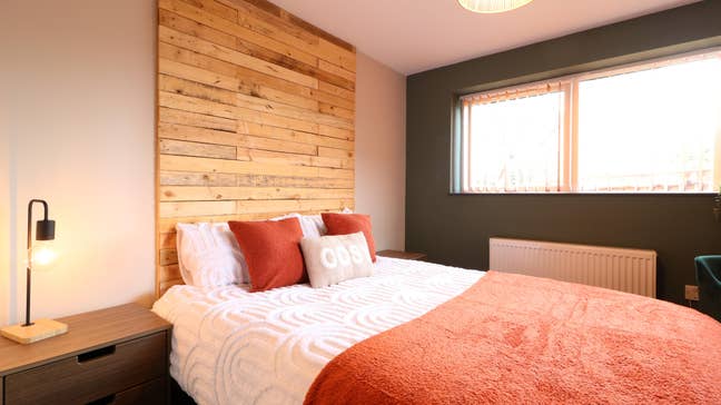 Ensuite Rooms Available 🏡 Sandy Lane Main Photo