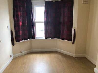 Guardianship: Room available in Charlton Main Photo