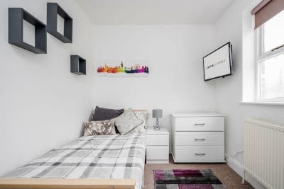 Gunnersbury Double Bedroom Main Photo