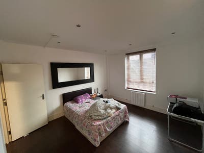 Double bedroom available in Kenton Main Photo