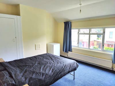 Fantastic Room in Lovely Shared House Main Photo