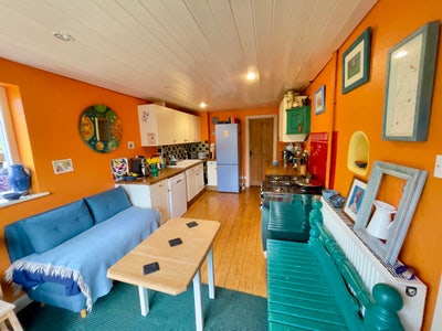 Large double and single room Main Photo