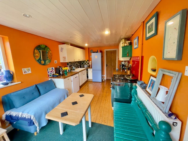 Large double and single room Main Photo