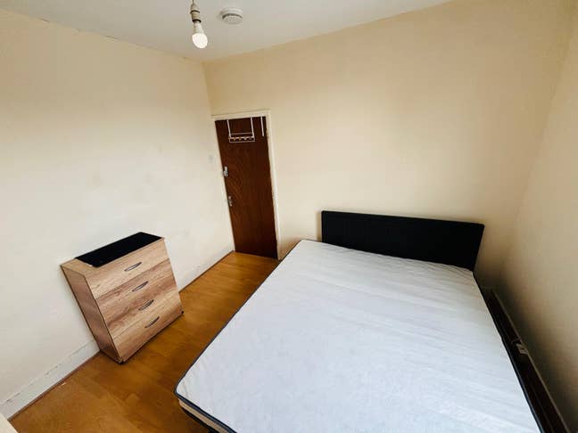Warm Double Room in Shared – E7 🏠 Forest Gate Main Photo