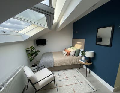 Stunning Top Floor Room inc All Bills! Main Photo