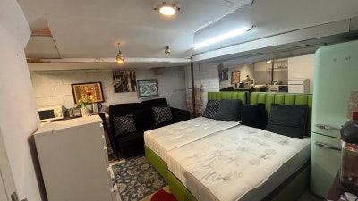 Studio in west Hendon Main Photo