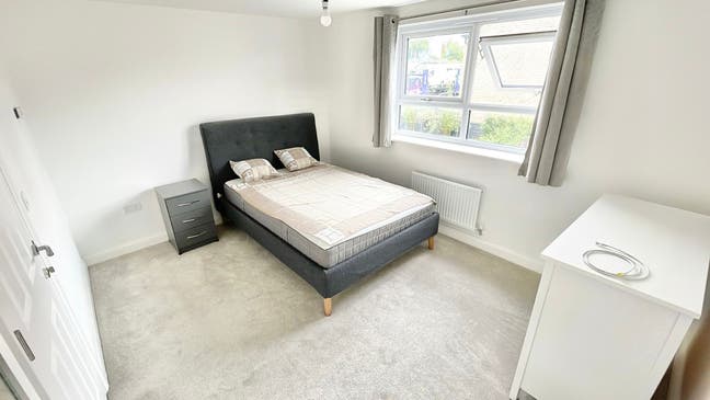 Charming Double Room in a Modern 4-Bed House Share Main Photo