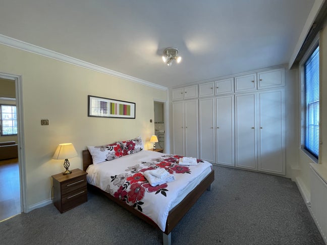 Spacious One Bedroom Flat in Mayfair  Main Photo