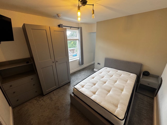 Stunning Studio Room in Stoke Main Photo