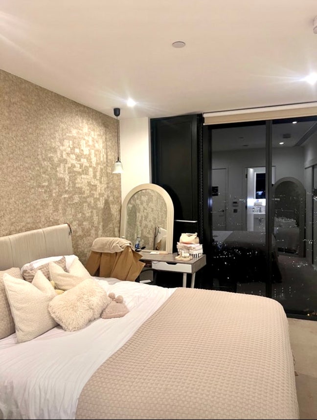 Stunning En-suite King-sized Room - Penthouse View Main Photo