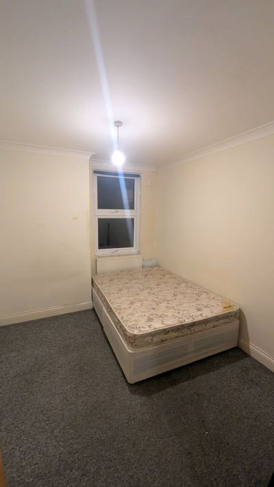 Spare room available NOW Main Photo