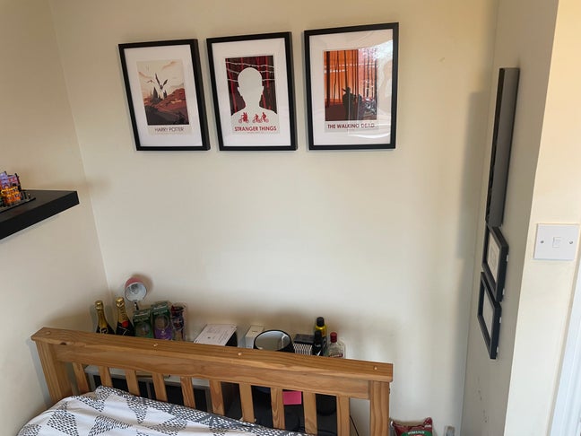 Room to rent - 2 bed home in a quiet close  Main Photo