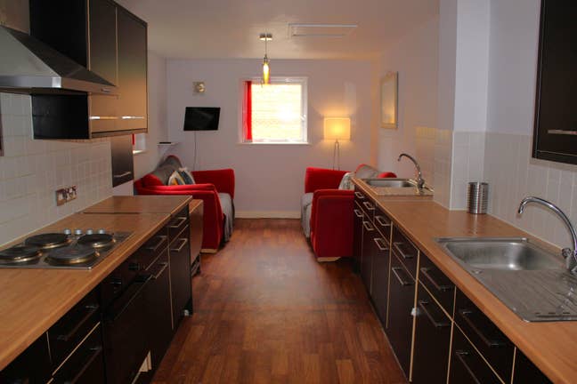 Rooms Available Now – 15 Min Walk to City Centre Main Photo