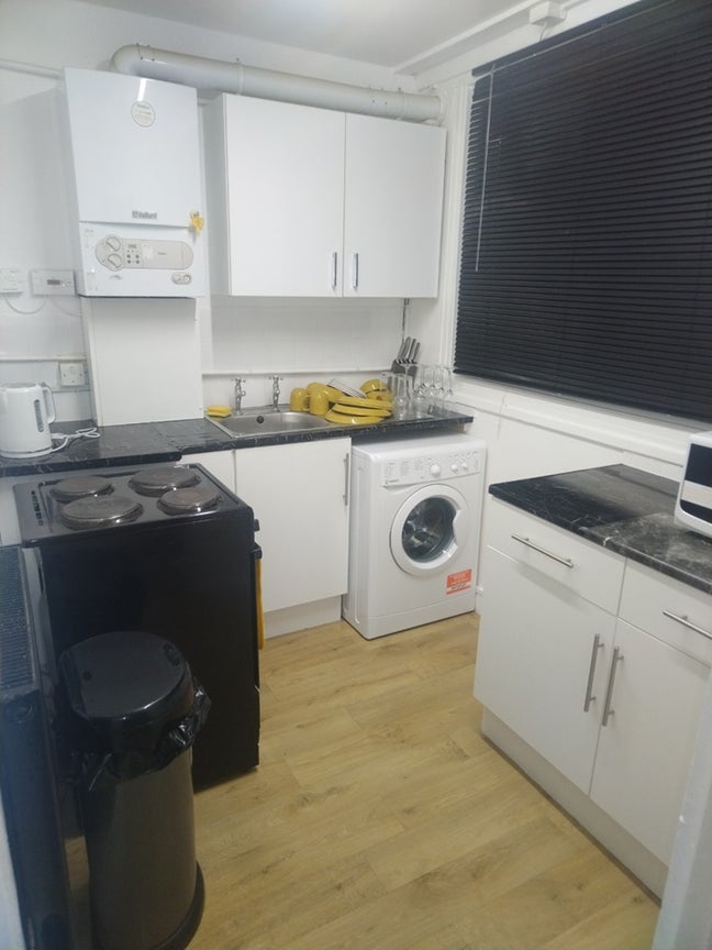 Studio Flat, Fowler Close, SW11 Main Photo