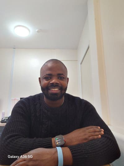 Professional Male seeks a single or double room Main Photo