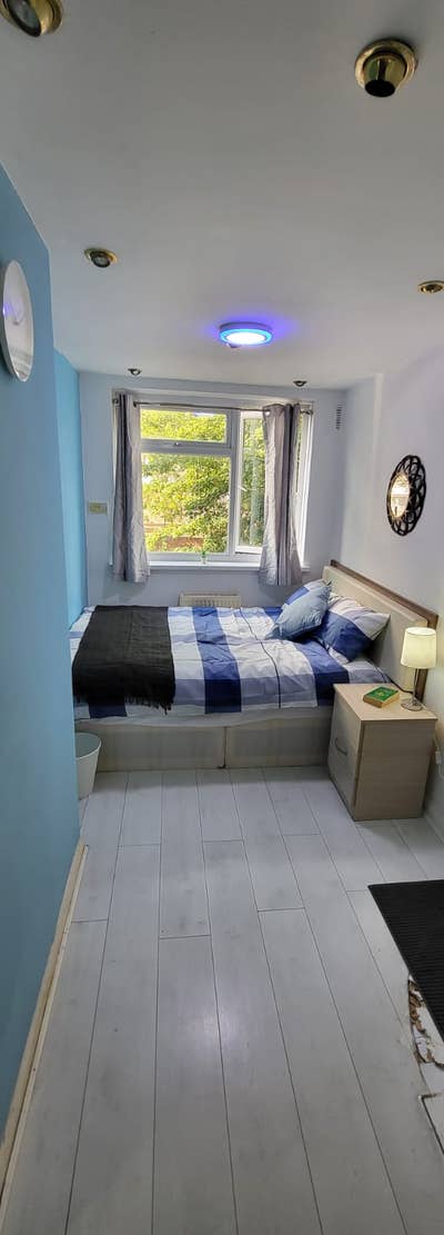 Stunning Warm Double Room – E3 🏠 Bow Road Main Photo
