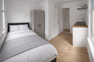 Two Cheap Spacious STUDIOS  In Leytonstone Main Photo