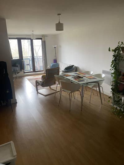 Room in Spacious Flat 10 Mins. from Victoria Park  Main Photo