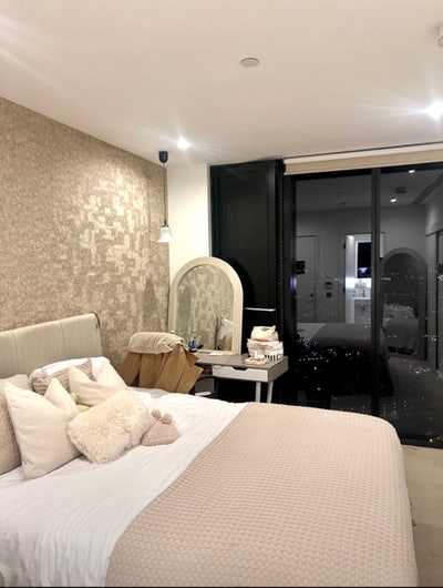 Stunning En-suite King-sized Room - Penthouse View Main Photo