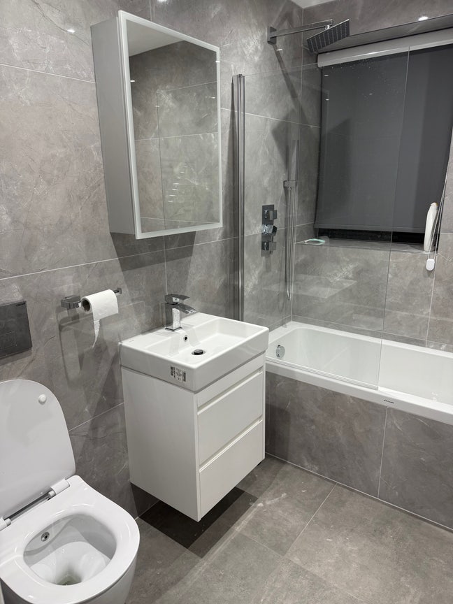 Sales and rooms  Main Photo