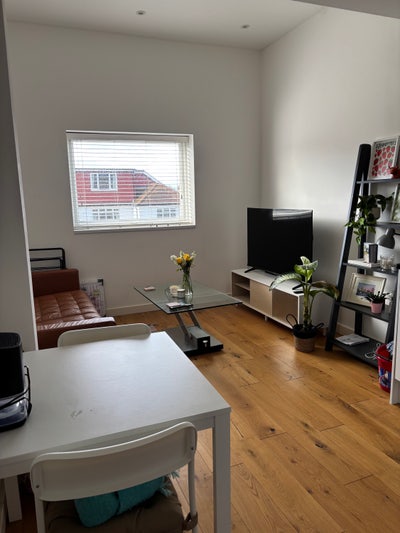 Double room available in Willesden Green  Main Photo