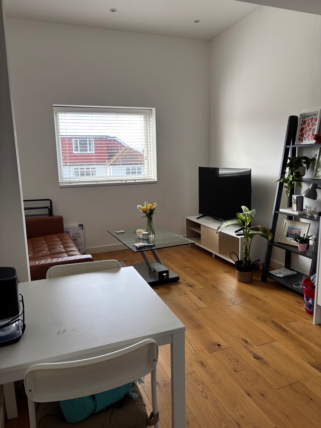Double room available in Willesden Green  Main Photo