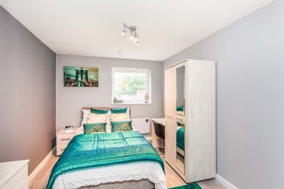 All Bills Included - Stunning en-suite room let Main Photo