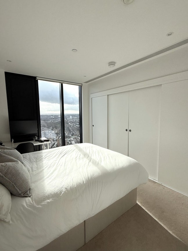 Stunning En-suite King-sized Room - Penthouse View Main Photo