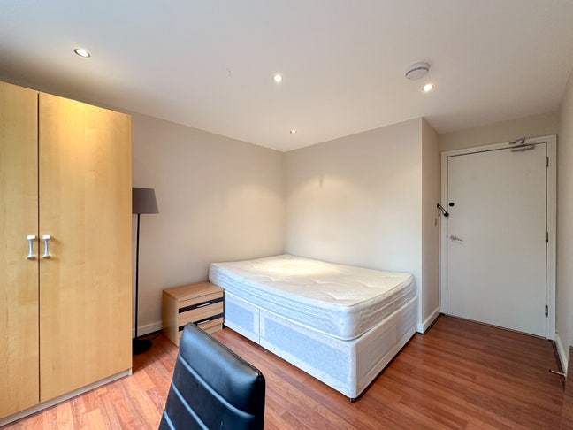 FROM 2nd of May : great room near Euston / UCL Main Photo
