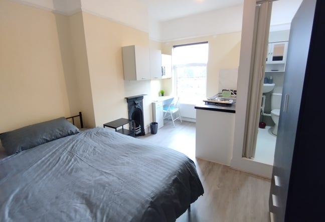 CV1 📍Modern Studio 🏠 – Bills included 💰  Main Photo