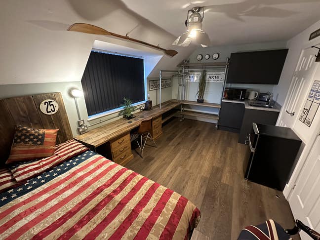 Superior "Studio Room" Lakeside Premium Location Main Photo