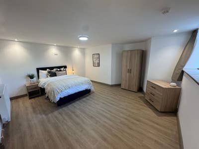 Just Refuebished Ensuite Room  Main Photo