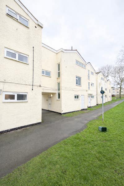 4 bed property in Corby &pound;850 PCM Main Photo